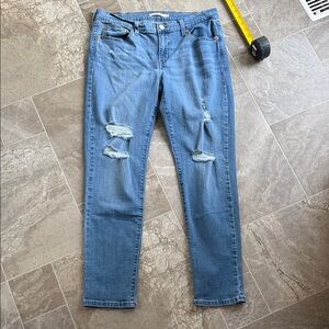 Levi’s Boyfriend size 29/30 Women's light wash Blue Distressed Jean
